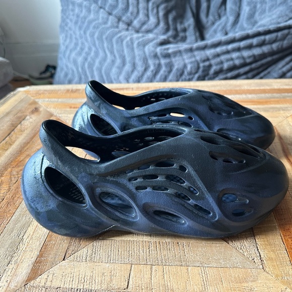 Yezzy runners - Picture 4 of 4